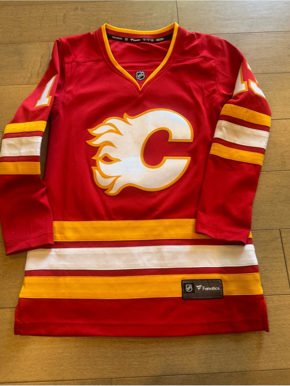 Fanatics gaudreau womens xs Calgary flames jersey